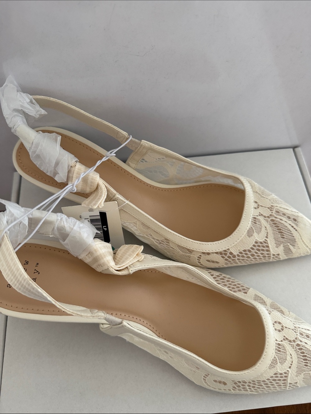 NWT a new day Cream Lace Pointed Slingback Heels. Size 9 1/2.